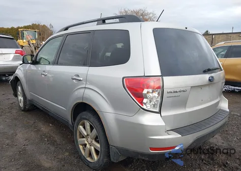 2011 Subaru Forester 2.5X Premium из США, поврежденный, VIN JF2SHADC6BH751797